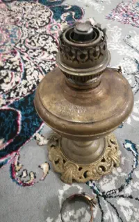 یک عدد لمپا قدیمی