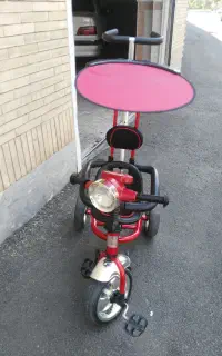 سه چرخه فلزی و کالسکه