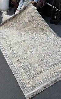 فرش افشان گلبرجسته طوسی کرم