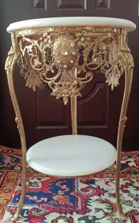 میز برنزی