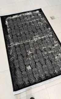 فروش قالیچه مدرن نخ ابریشم مشکی سفید