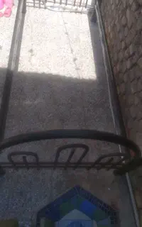 تخت فلزی
