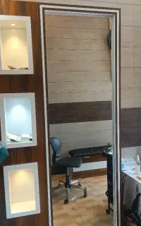 آینه و دکور آرایشگاه مردانه