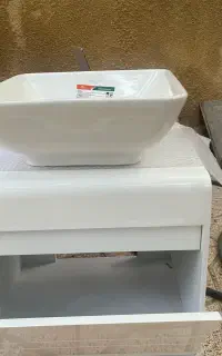 روشویی و سنگ روی ان