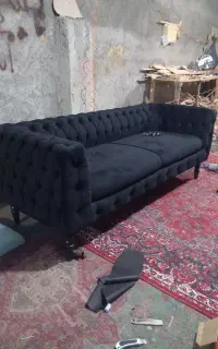 مبل سه نفره چستر مخمل طول و عرض ۲/۲۵ در ۹۰
