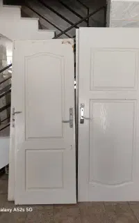 در اتاق و سرویس و حمام