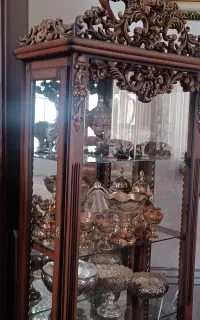 ویترین چوبی سلطنتی کاملآ سالم در حد نو