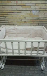 تخت کنار مادر(گهواره)