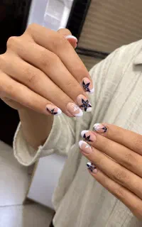 کاشت و خدمات تخصصی ناخن با هدیه ژلیش پا