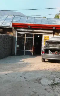 به یک باطریساز کار بلد.ویک مکانیک کار بلد.