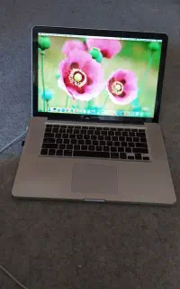 مک بوک پرو i7