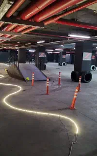 آموزش موتورسواری بانوان در فضایی سرپوشیده و امن