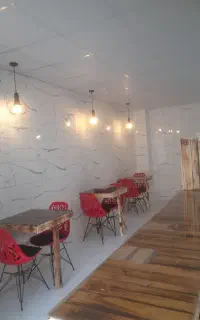 به یک شاگرد خانم جهت کار در کافه نیازمندم