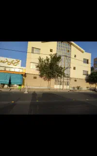 اجاره طبقه اول حاشیه اصلی خیابان نارنج