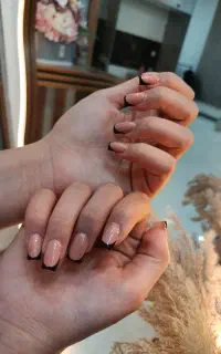 کاشت ناخن و لیفت مژه و ابرو