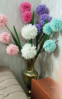 گلدان طلایی و ۵شاخه گل