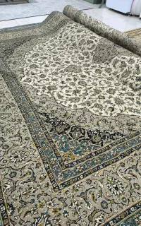 یک عدد فرش 12 متری