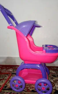 اسباب بازی. کالسکه بازی. بازی.