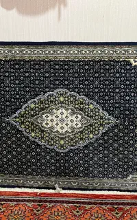 یک جفت پشتی سرمه ای