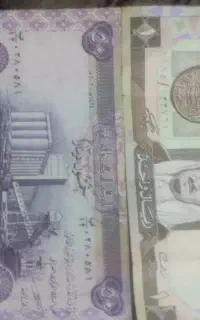 تعدادی اسکناس و سکه قدیمی و جدید