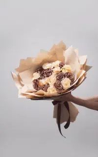 دسته گل ربانی و باکس شمعی و گیفت