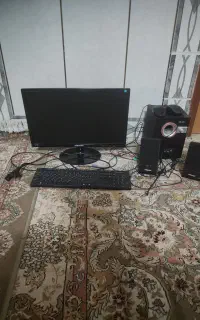 مانیتور سامسونگ و موس و کیبورد و اسپیکر کامپیوتر