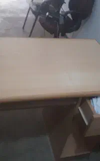تعدادی وسلیل منزل و محل کار