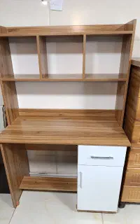 میز تحریر کتابخانه دار .سریر کرمان