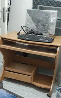 میز کامپیوتر و صندلی چرخوان