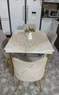 میزناهارخوری پایه فلز