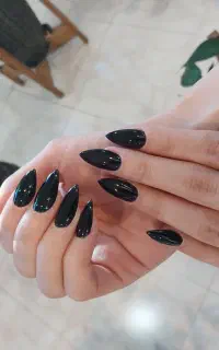 آموزش و خدمات کاشت ناخن
