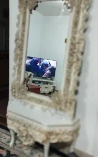 اینه ساعت زیر تلویزیونی