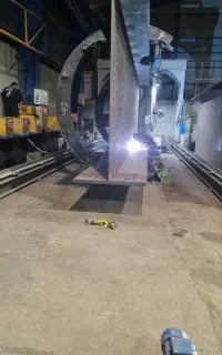 جوشکار و کارگر ساده
