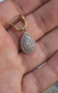 یدونه ازگوشواره هام گم شده