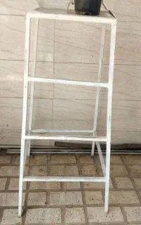 چهارپایه فلزی