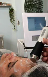 فشیال و پاکسازی صورت و بدن