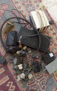 فروشی وسایل داخل عکس