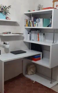 کتابخونه و میز