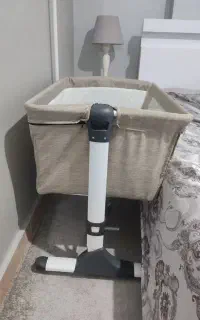 تخت کنار مادر