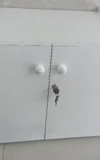 جا کفشی و کمد کنار تخت