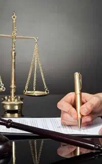 قاضی سابق و وکیل