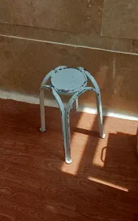 چهار پایه فلزی