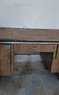 میز فلزی