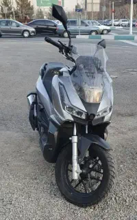 موتورسیکلت‌ اسکوتر ADV160 بلنتا