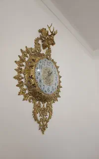 برنز ساعت و یک عدد گلدان و یک عدد جادستمال کاغذی