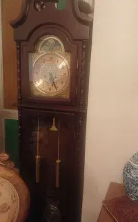 ساعت ایستاده ویک جفت شمعدان کریستال