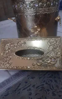 سطل آشغال و دستمال