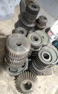 تعداد 33عددچرخ دنده چدنی مدول 2.5باشفت محور قطر35