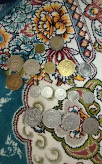 چند عدد سکه شاهی و جمهوری اسلامی