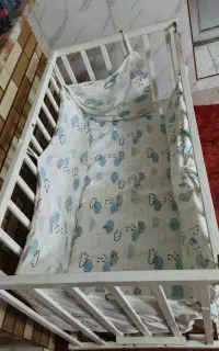 تخت کنار مادر